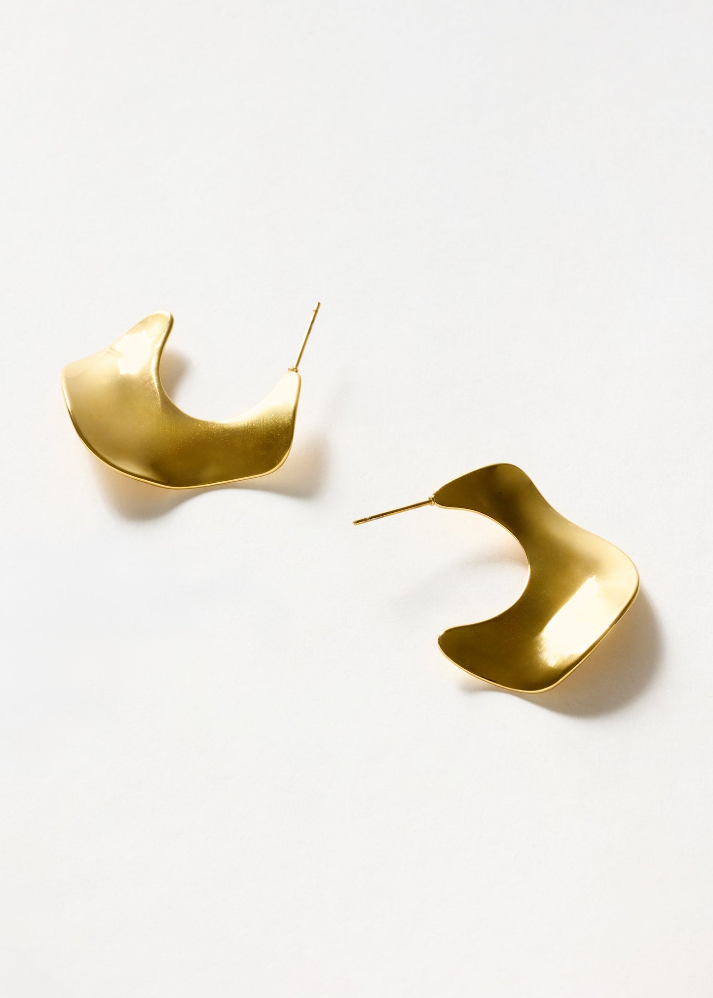 Orecchini semicerchi sinuosi