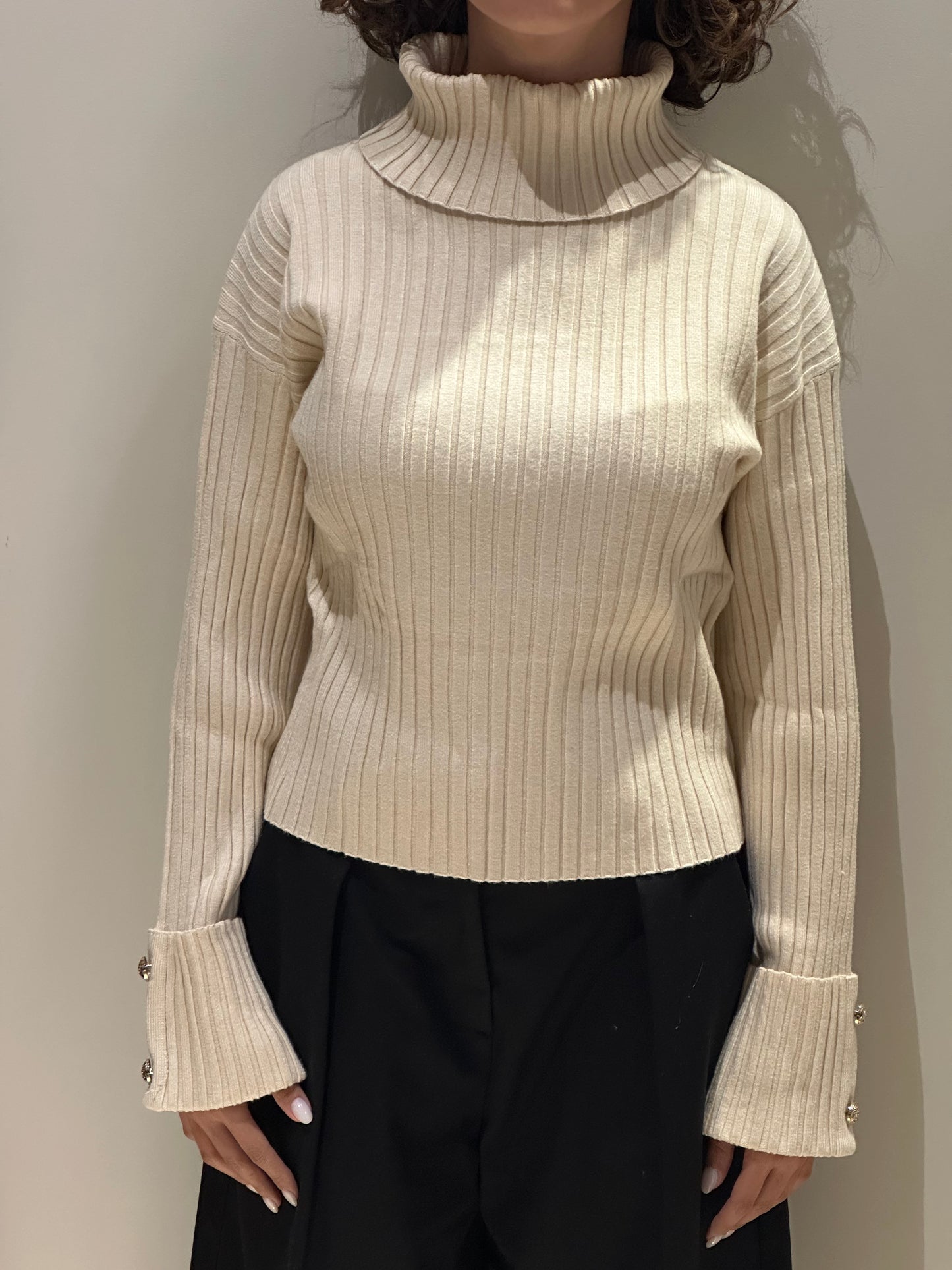 Maglia collo alto senape o beige