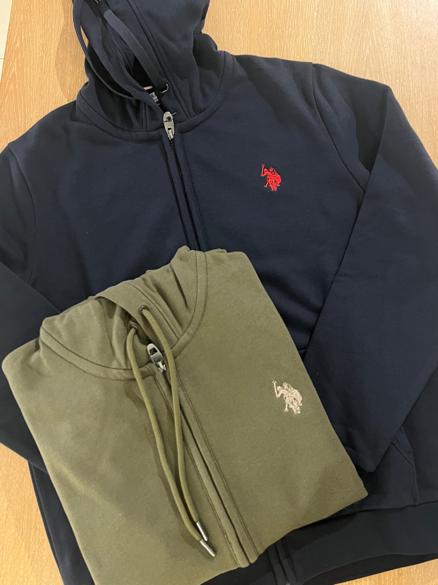 Felpa Nico zip cap