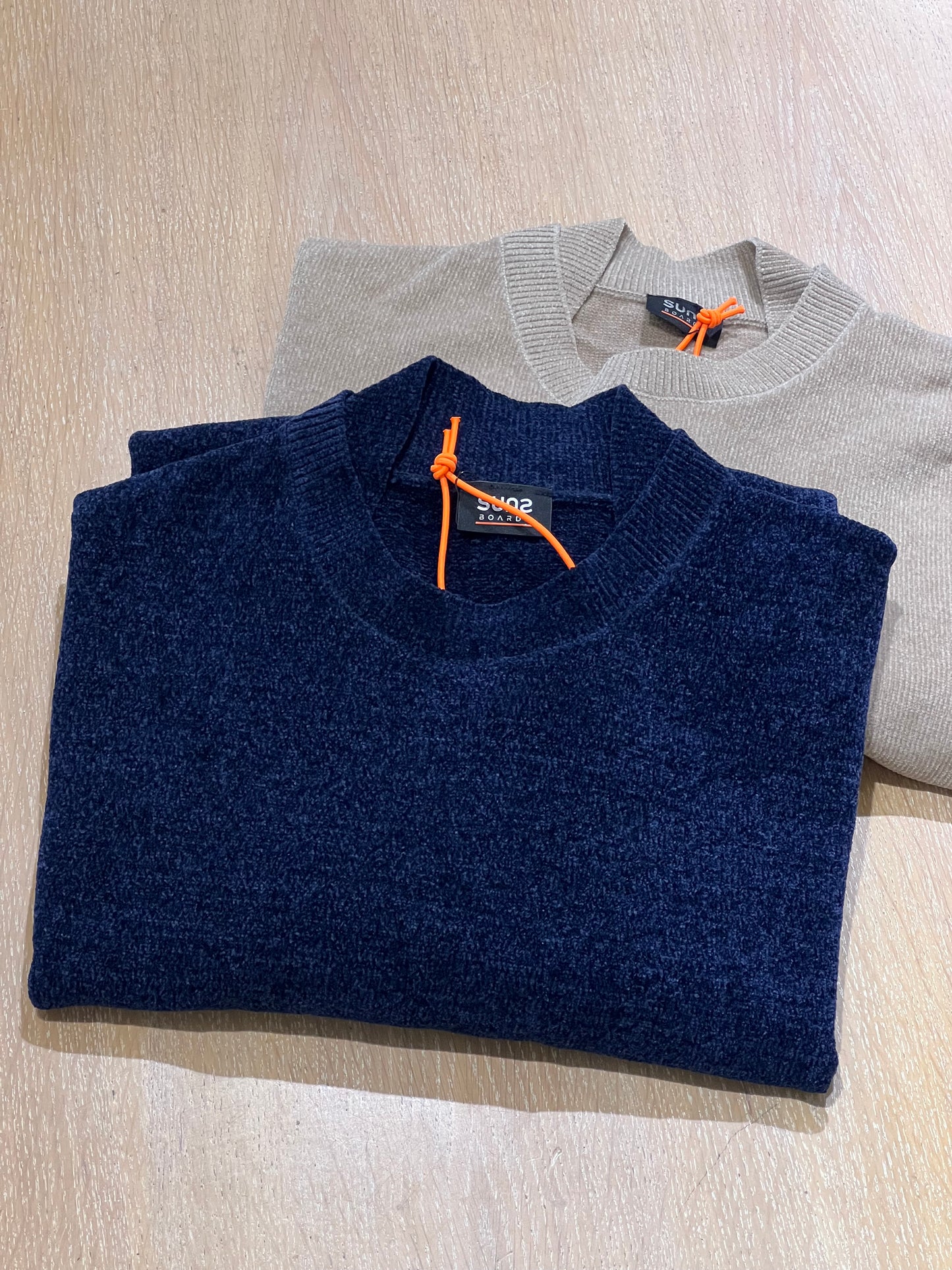 sweater carlos