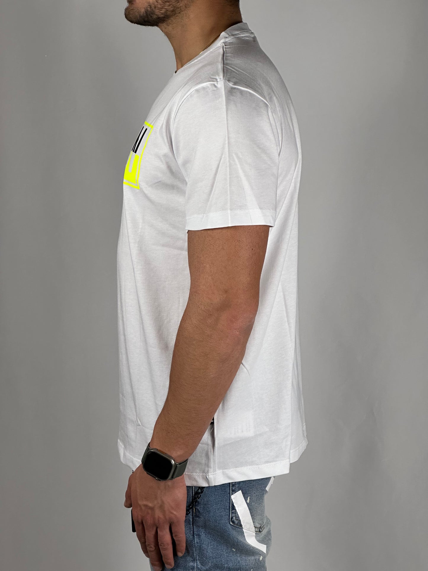 T-shirt bianca con logo bicolore fluo