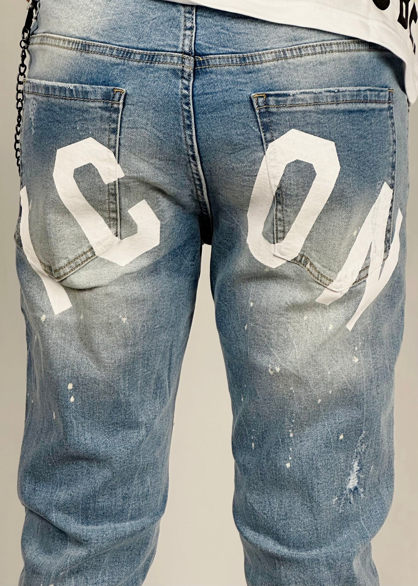 Jeans cinque tasche con logo bianco