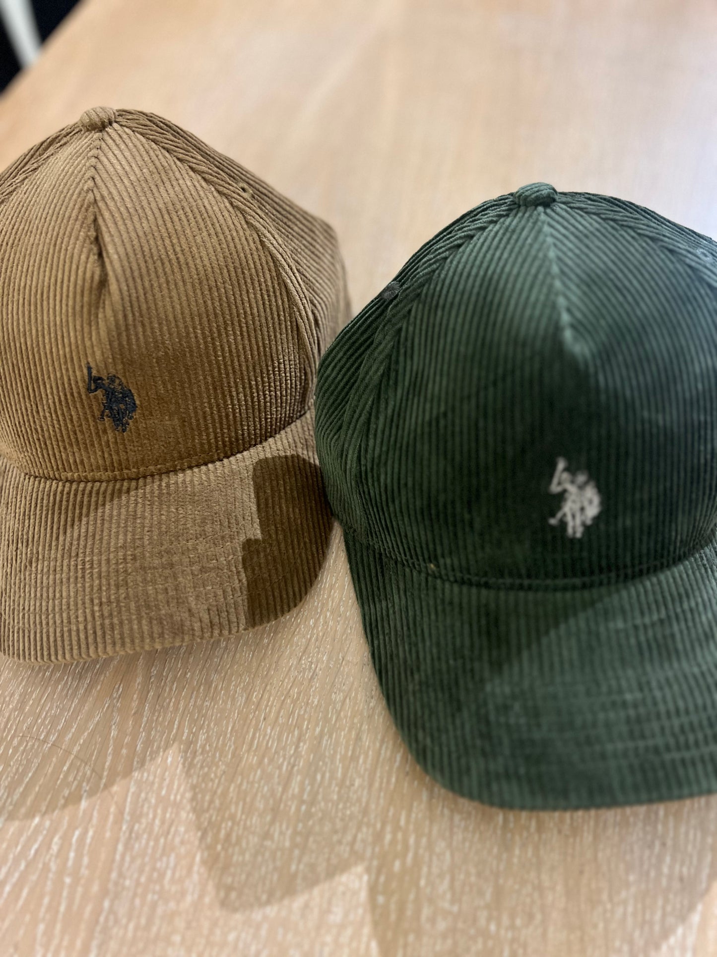 Cappello Armas velluto a coste logo unisex