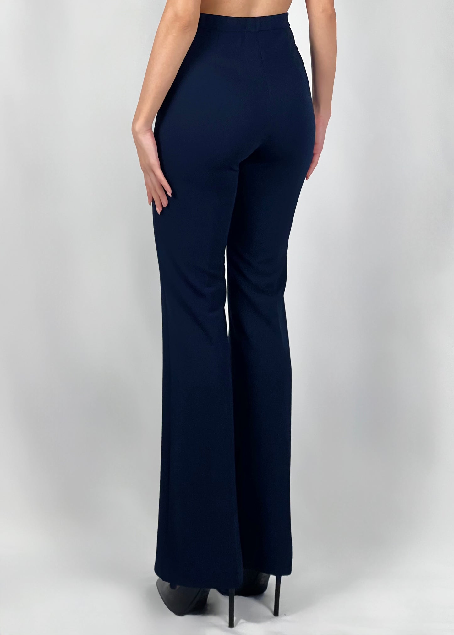 Pantaloni blu a zampa con raso in vita