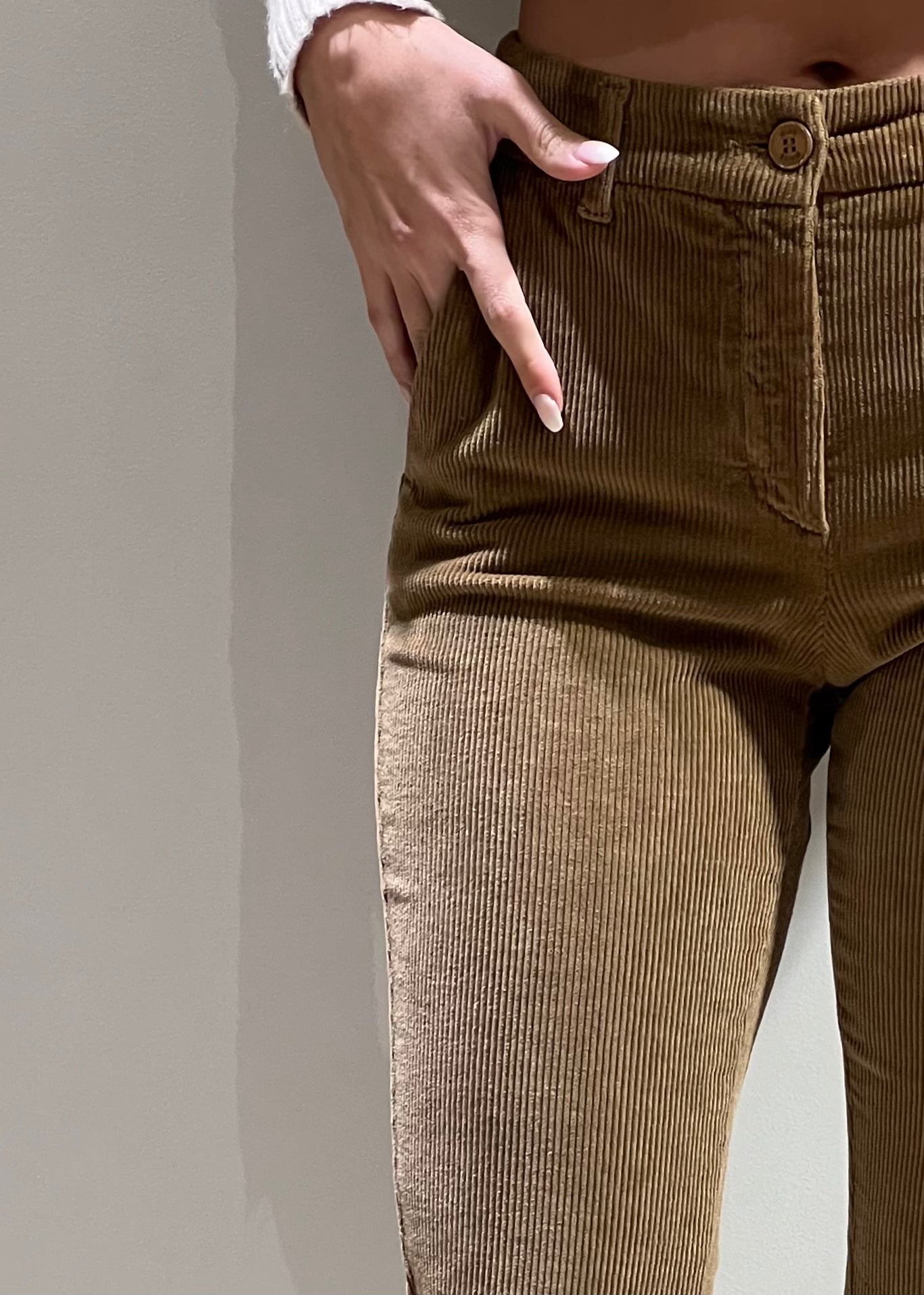 Pantaloni a zampa in velluto a coste