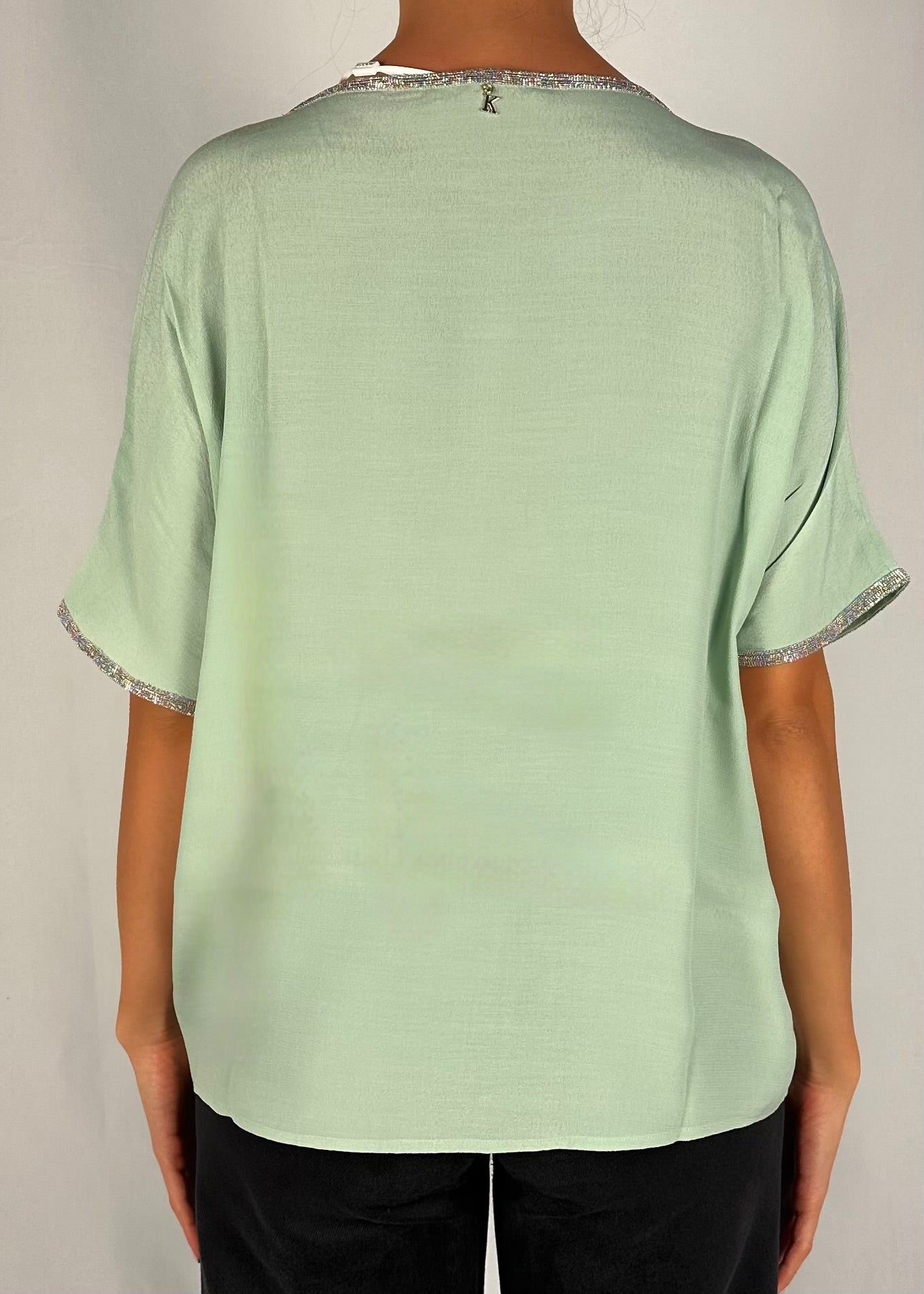 Blusa a maniche corte con rifiniture brillanti drultok verde polvere