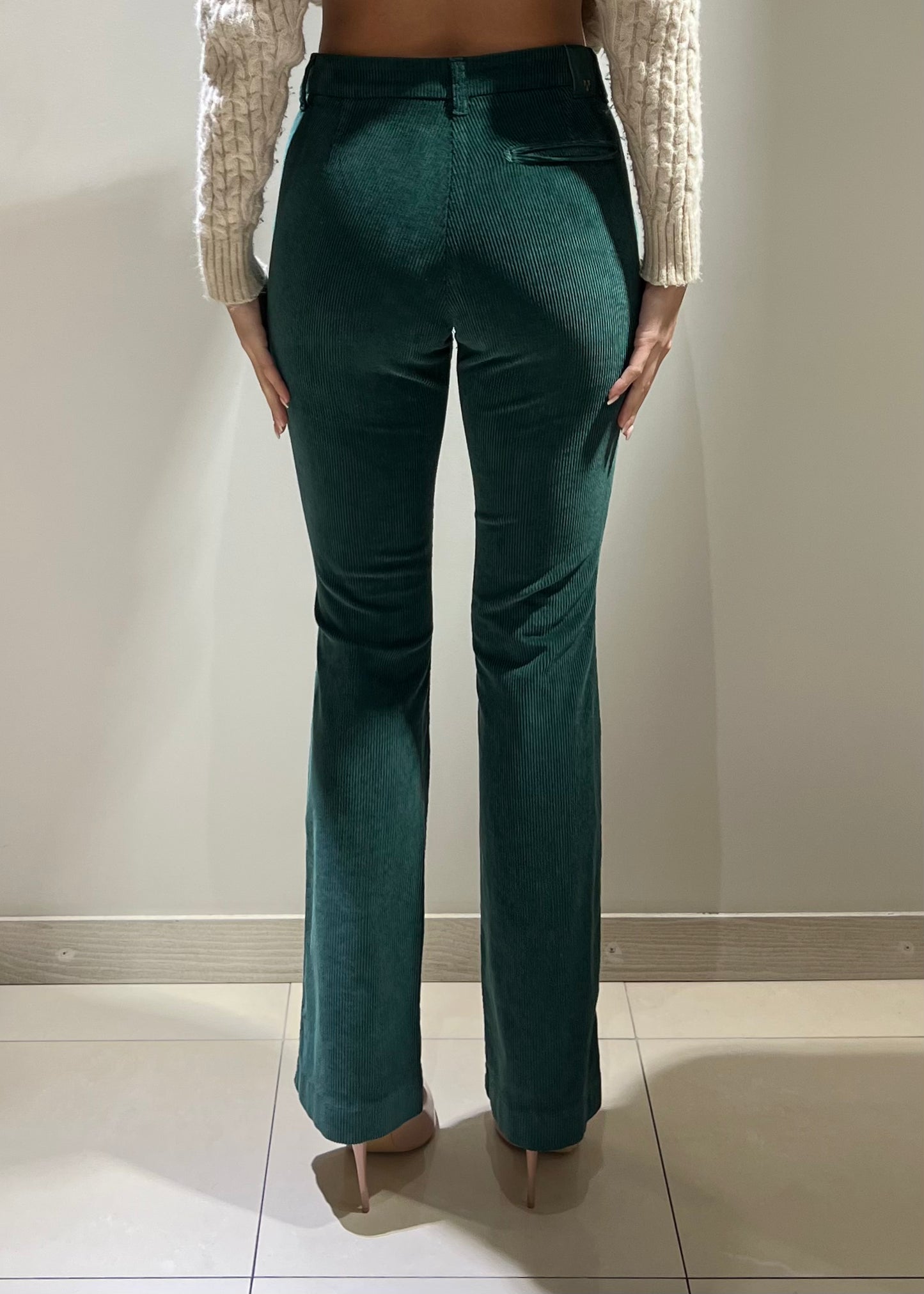 Pantaloni a zampa in velluto a coste