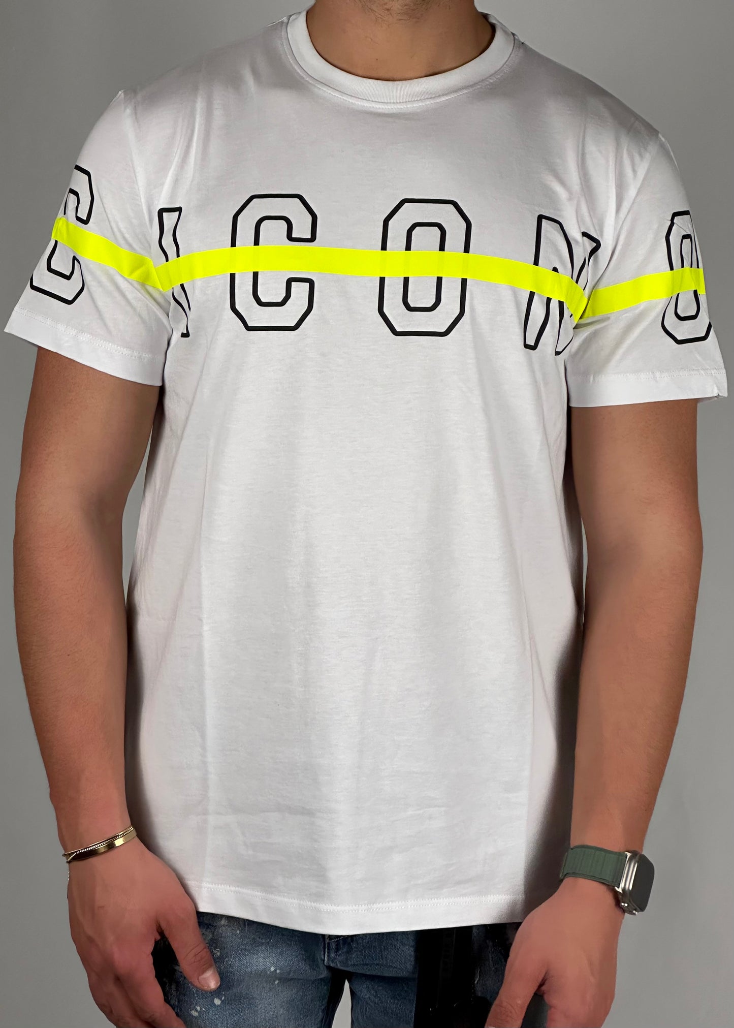 T-shirt bianca con logo nero e fluo