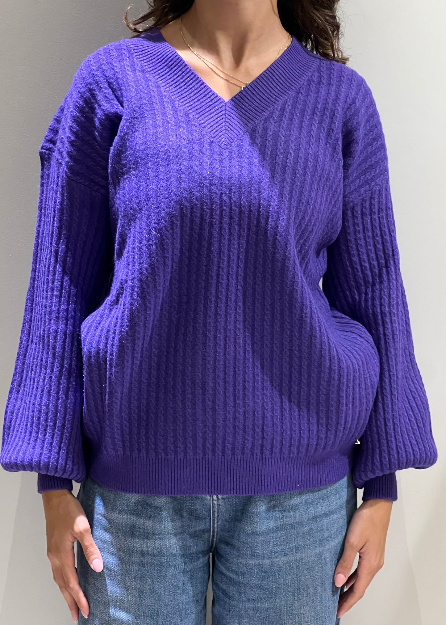 Pull scollo a v lav. trecce