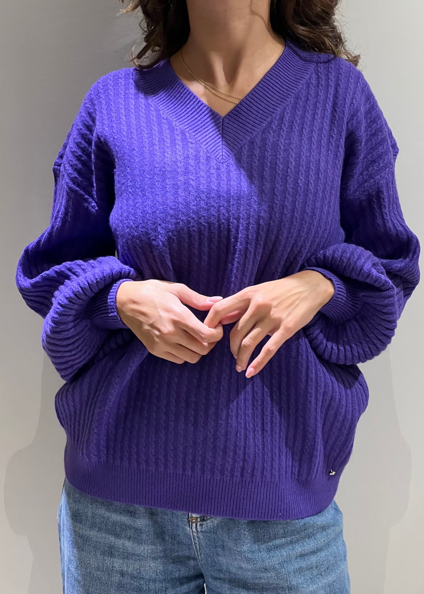 Pull scollo a v lav. trecce