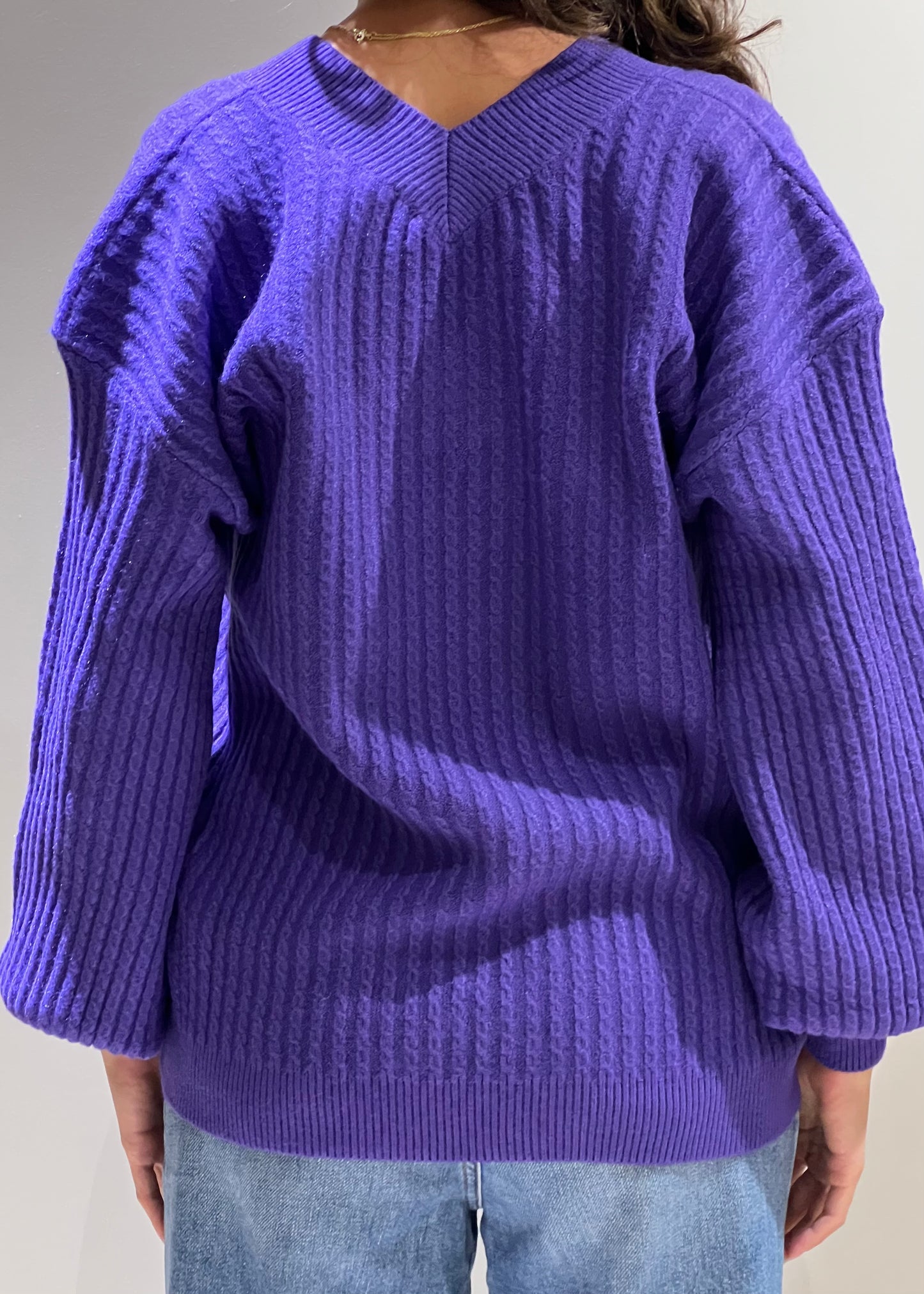 Pull scollo a v lav. trecce