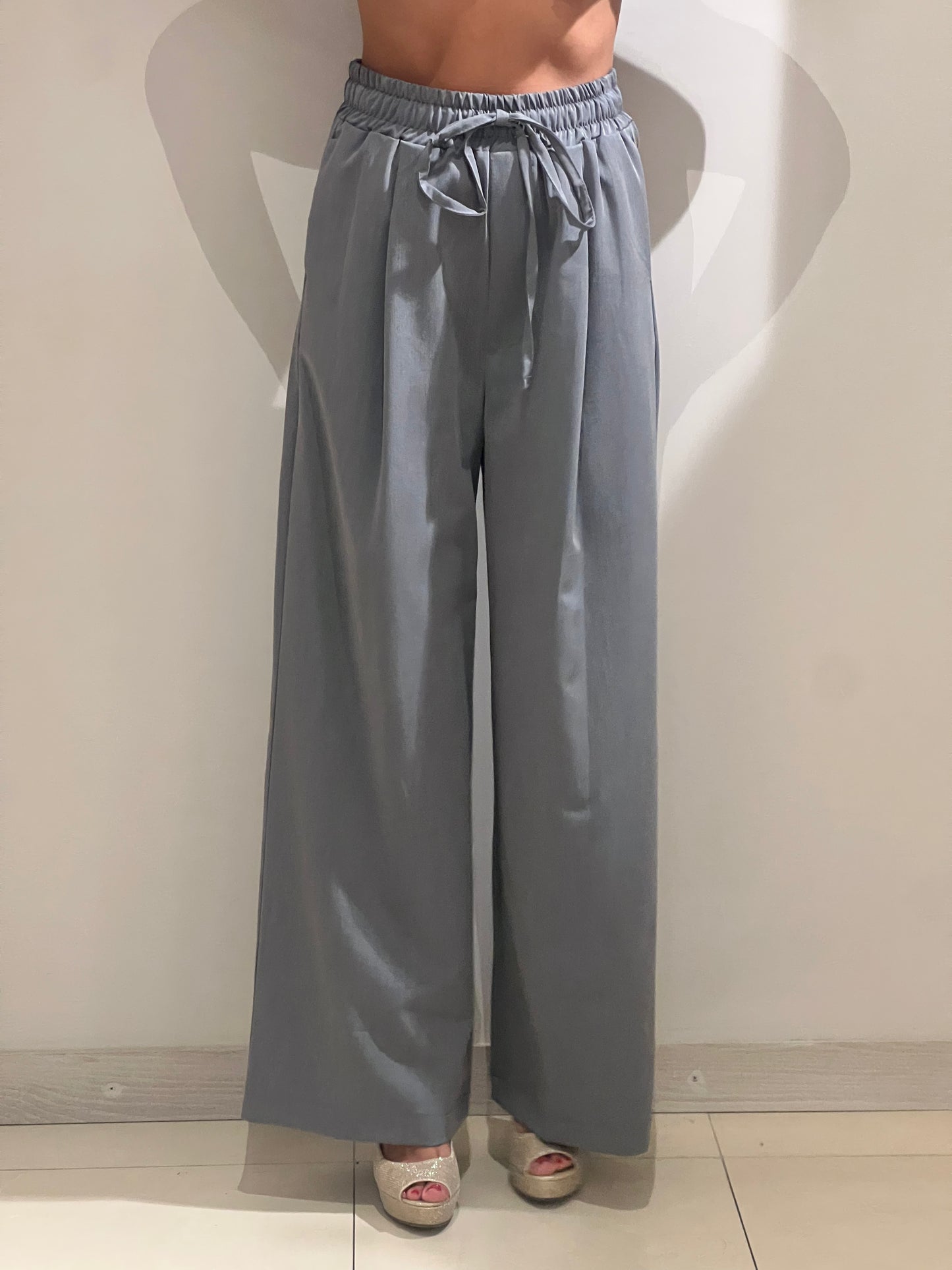 Pantalone ampio con coulisse grigio