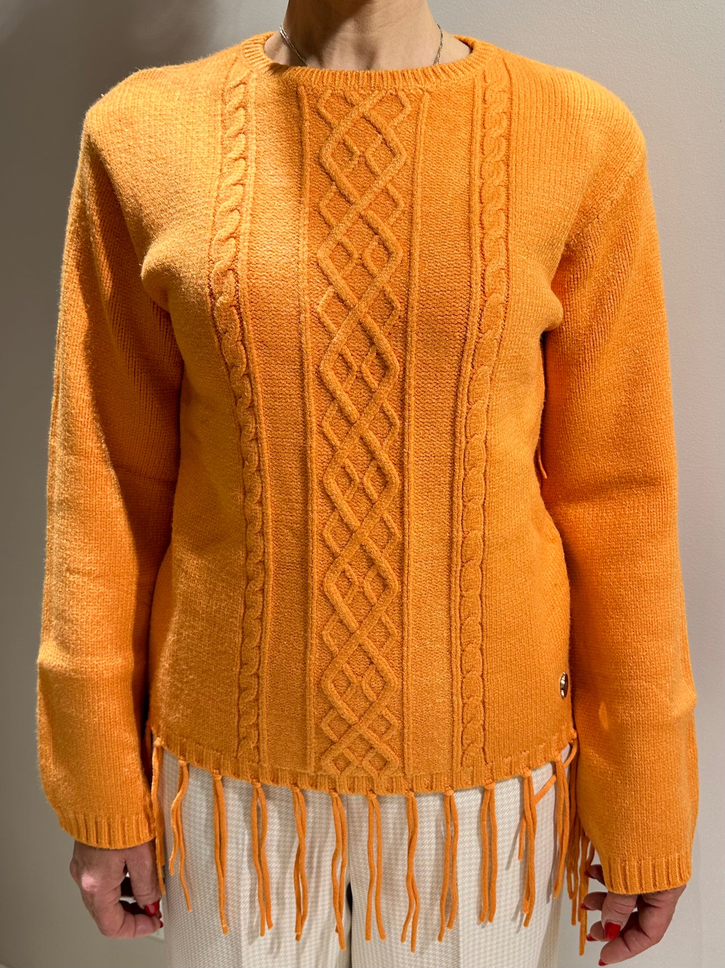Pullover con frange e treccie albicocca