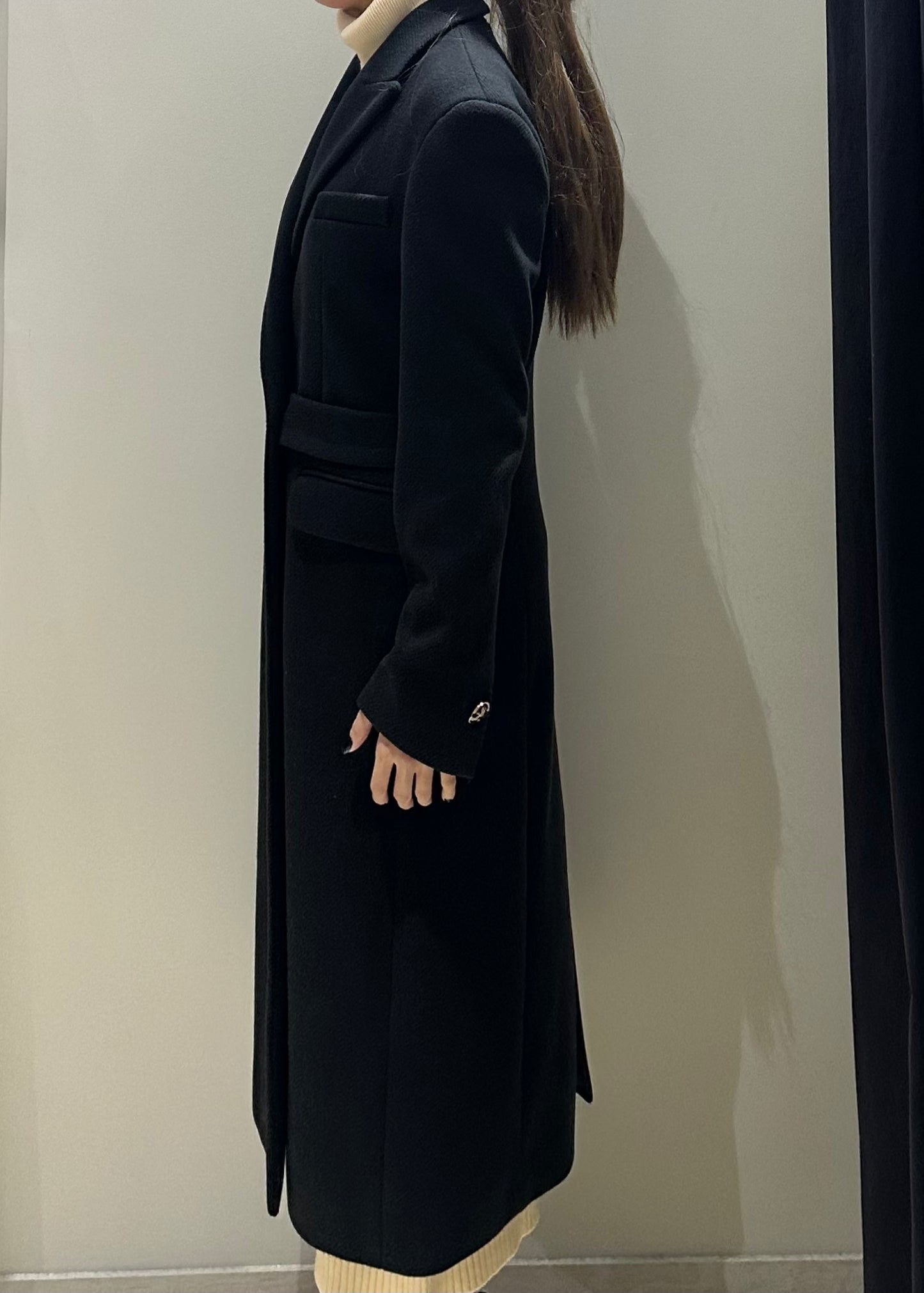 Cappotto con cintura e bottone gioello