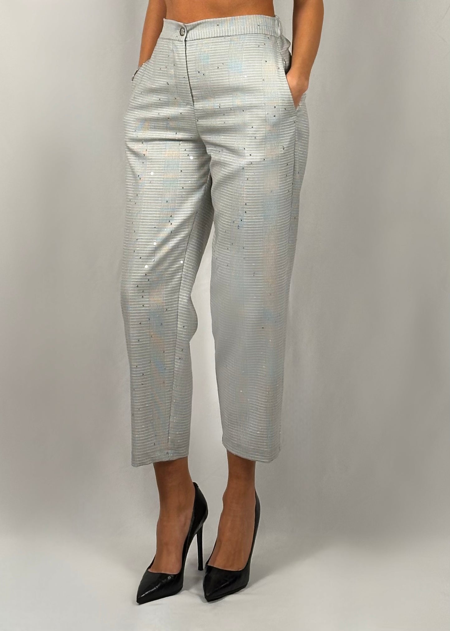 Pantalone grigio con punti luce
