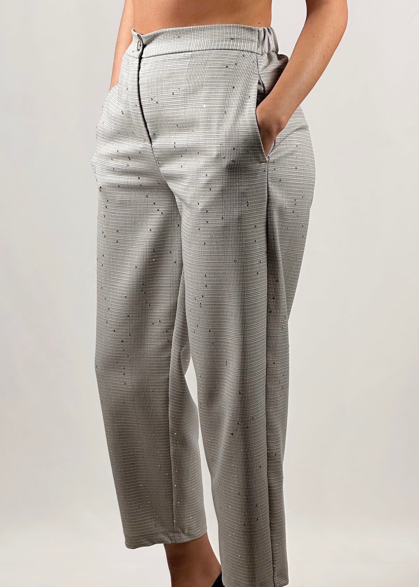 Pantalone grigio con punti luce