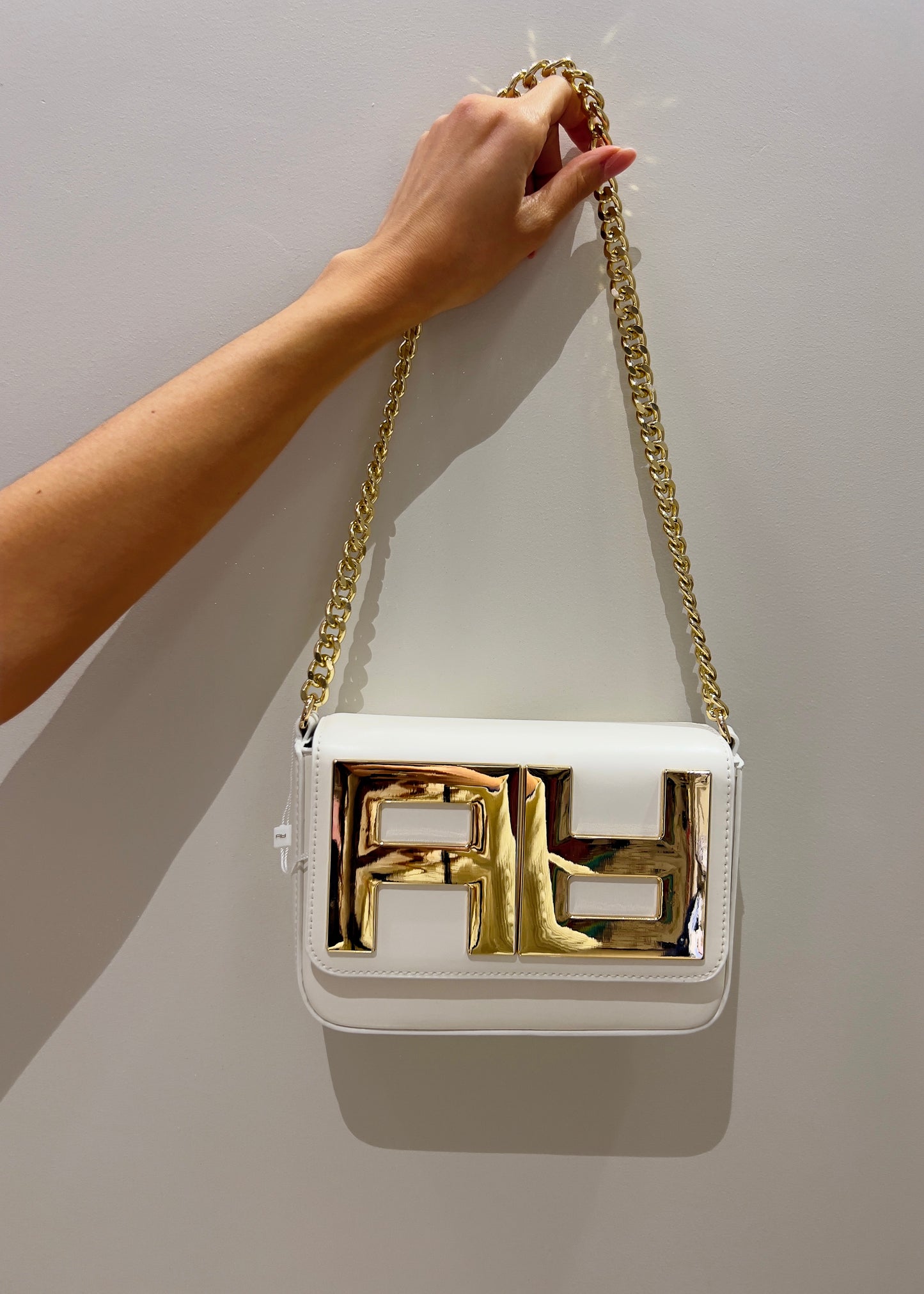 Pochette Artigli con catena corallo