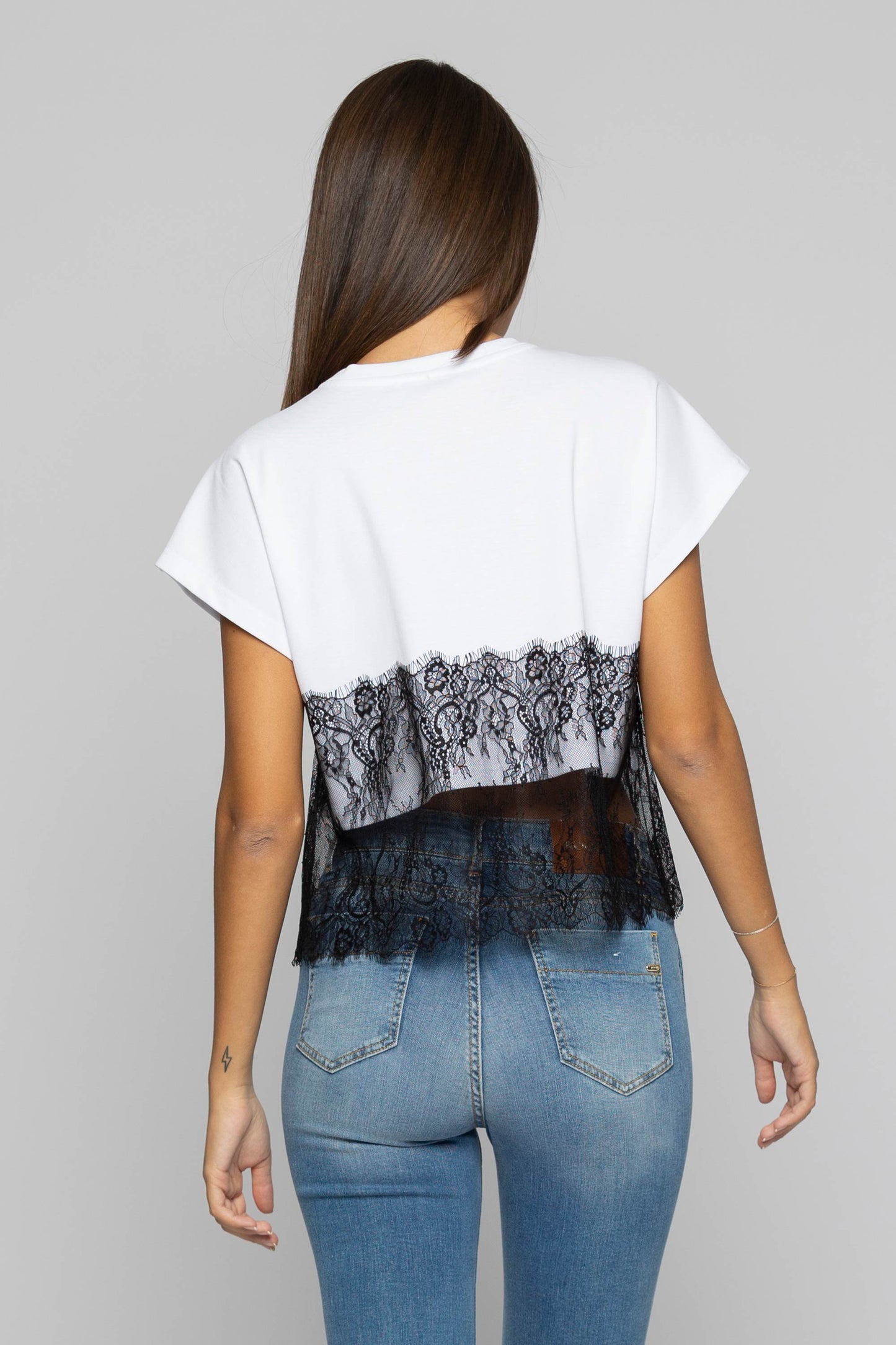 T-shirt con effetto doppiato in pizzo bemnac
