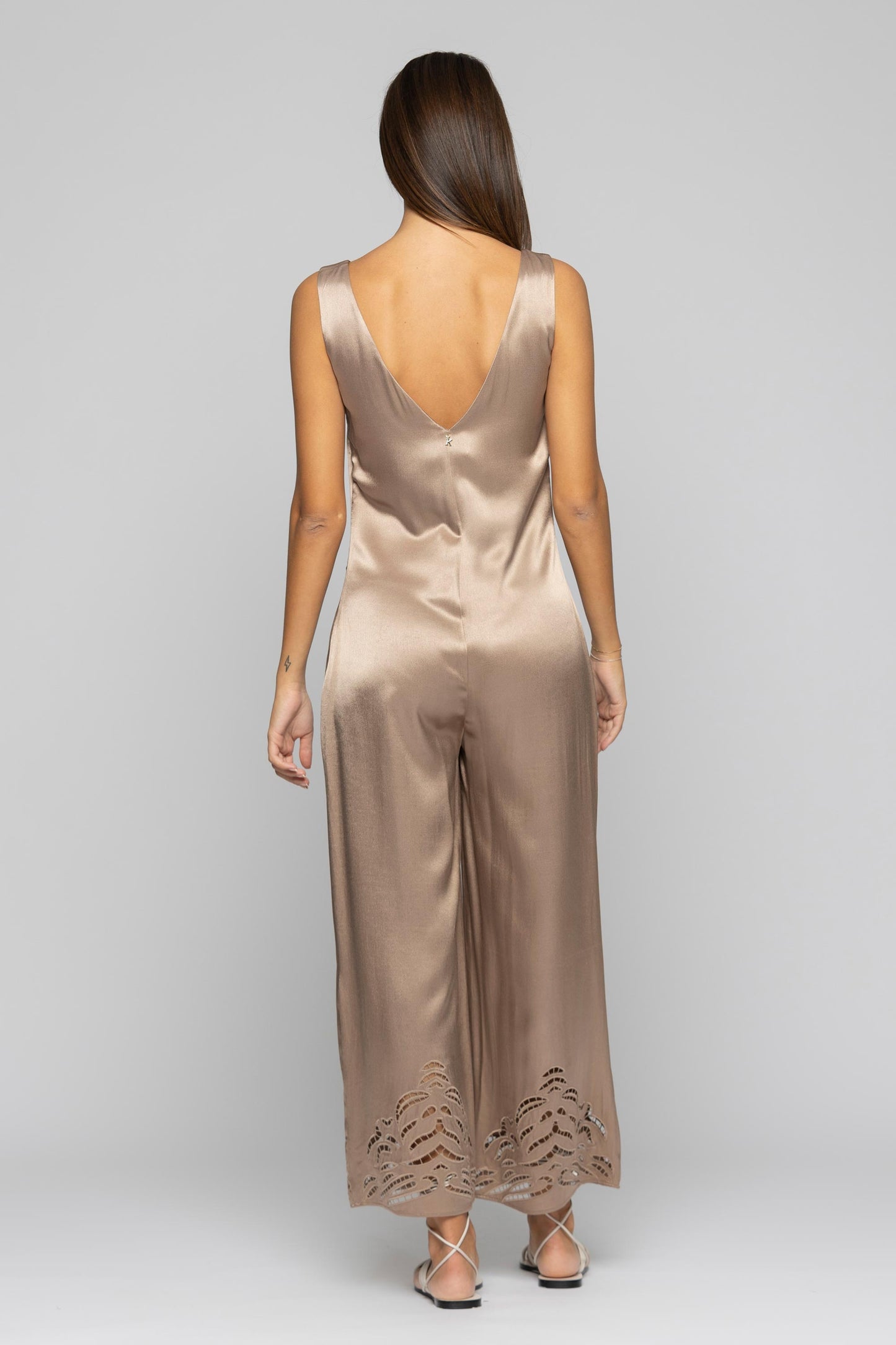 Tuta elegante con dettaglio cut-out tuta desiderio