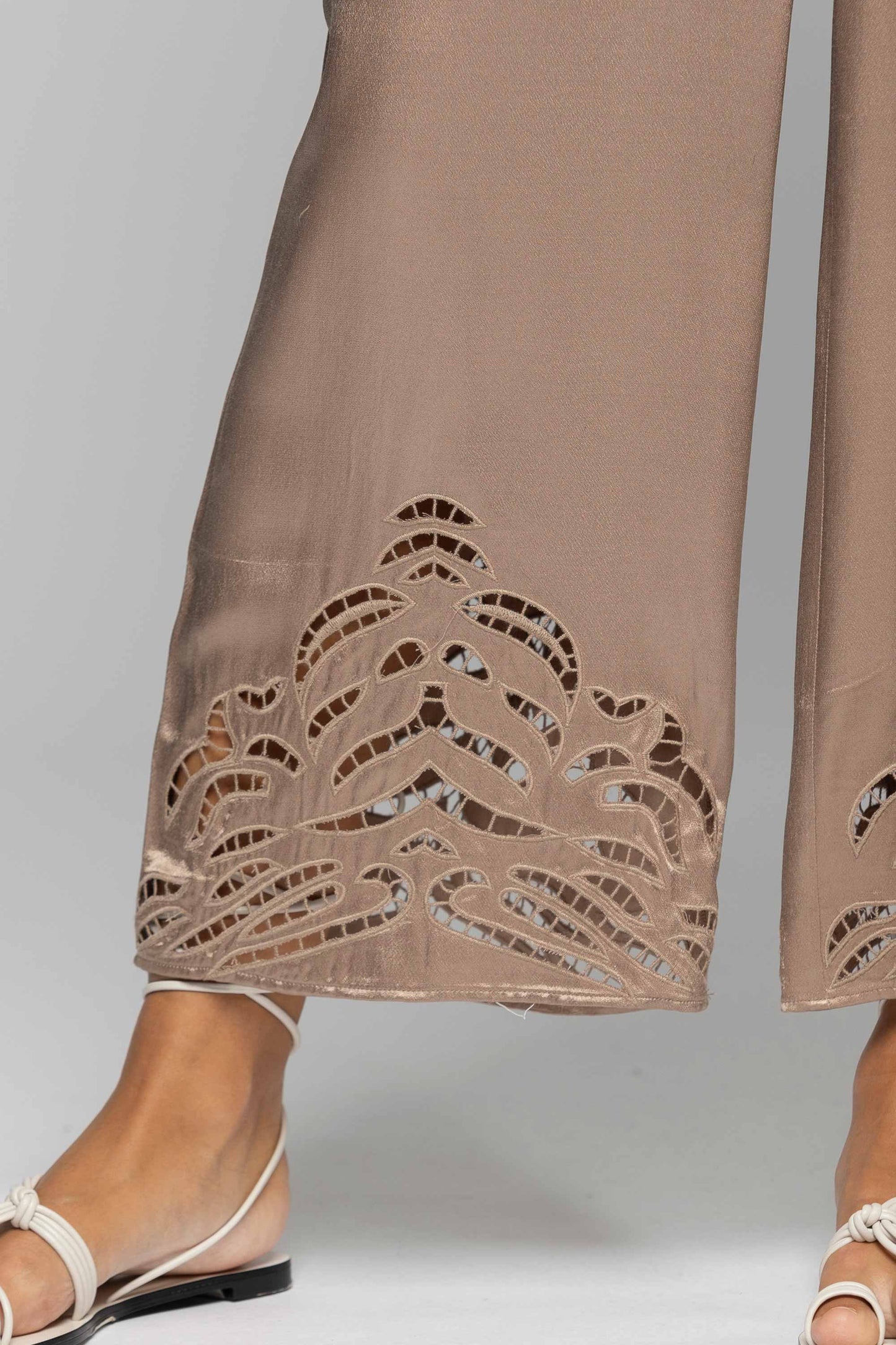 Tuta elegante con dettaglio cut-out tuta desiderio