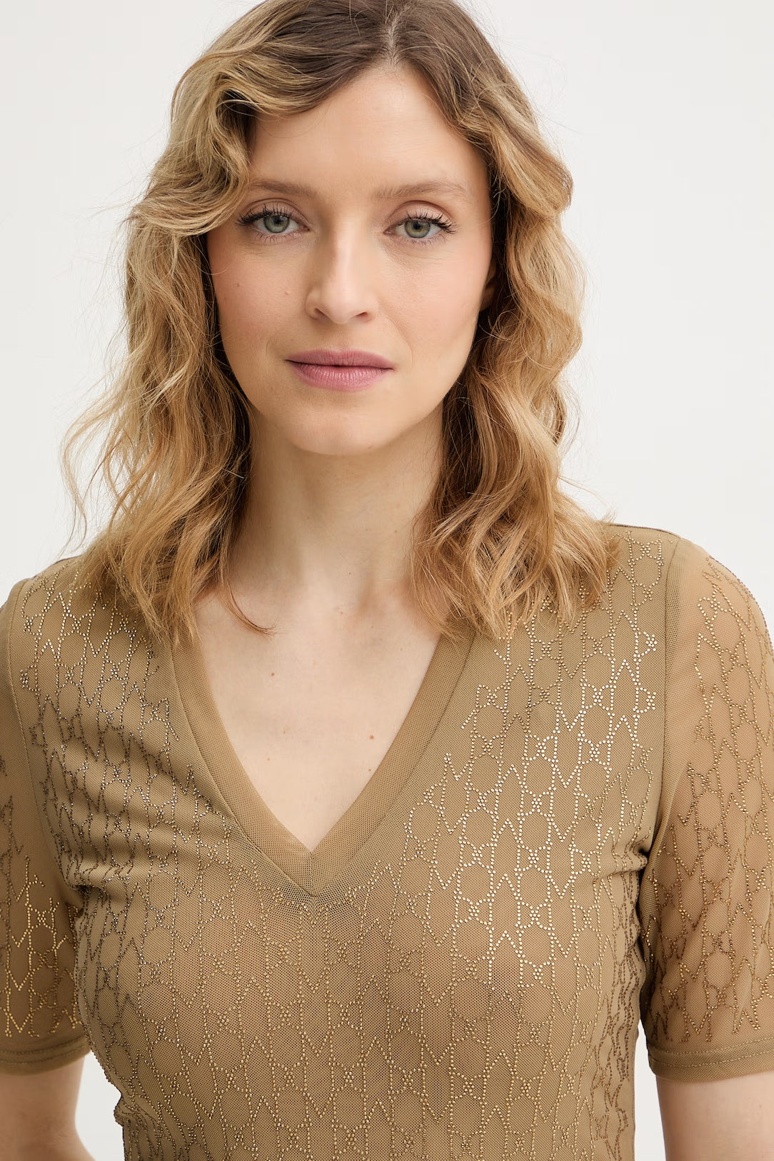 ARIA 3/4 SLEEVE V NECK TOP