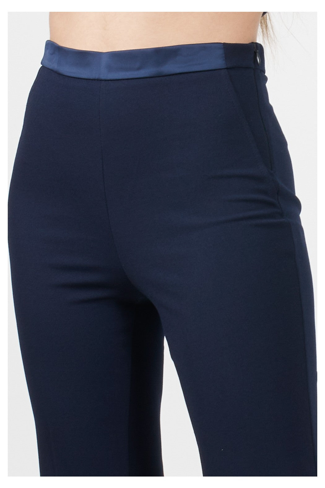 Pantaloni blu a zampa con raso in vita