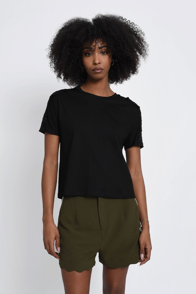 T-SHIRT CON SPALLA IN PIZZO NERO  PE23