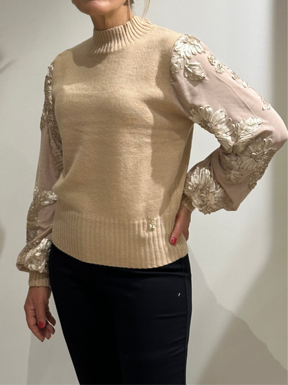 Maglia con maniche ricamate