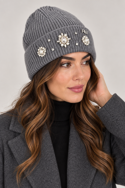 CAPPELLO CON APPLICAZIONI PERLE-