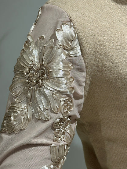 Maglia con maniche ricamate