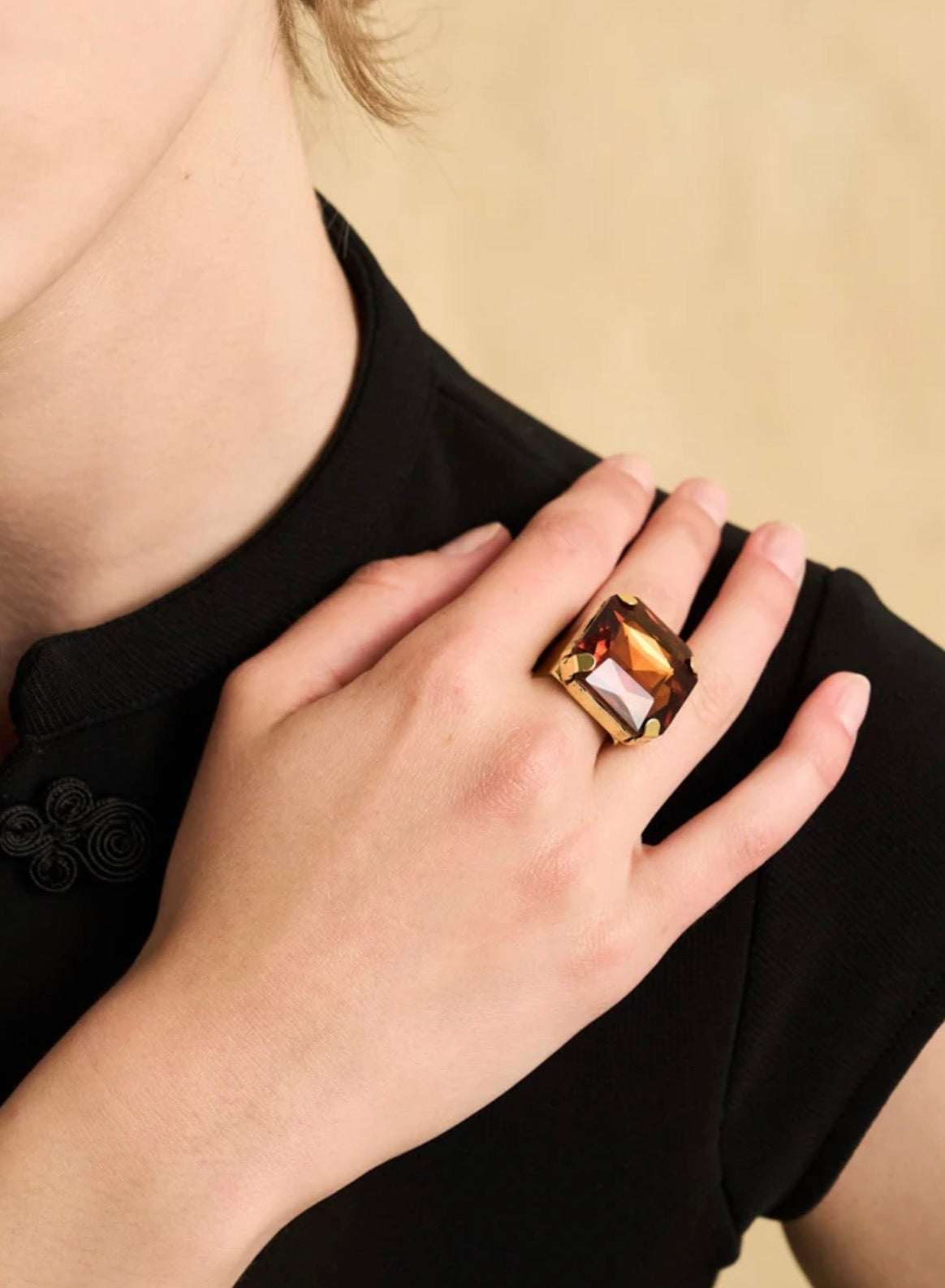 ANELLO VALE CON PIETRA ROSSO