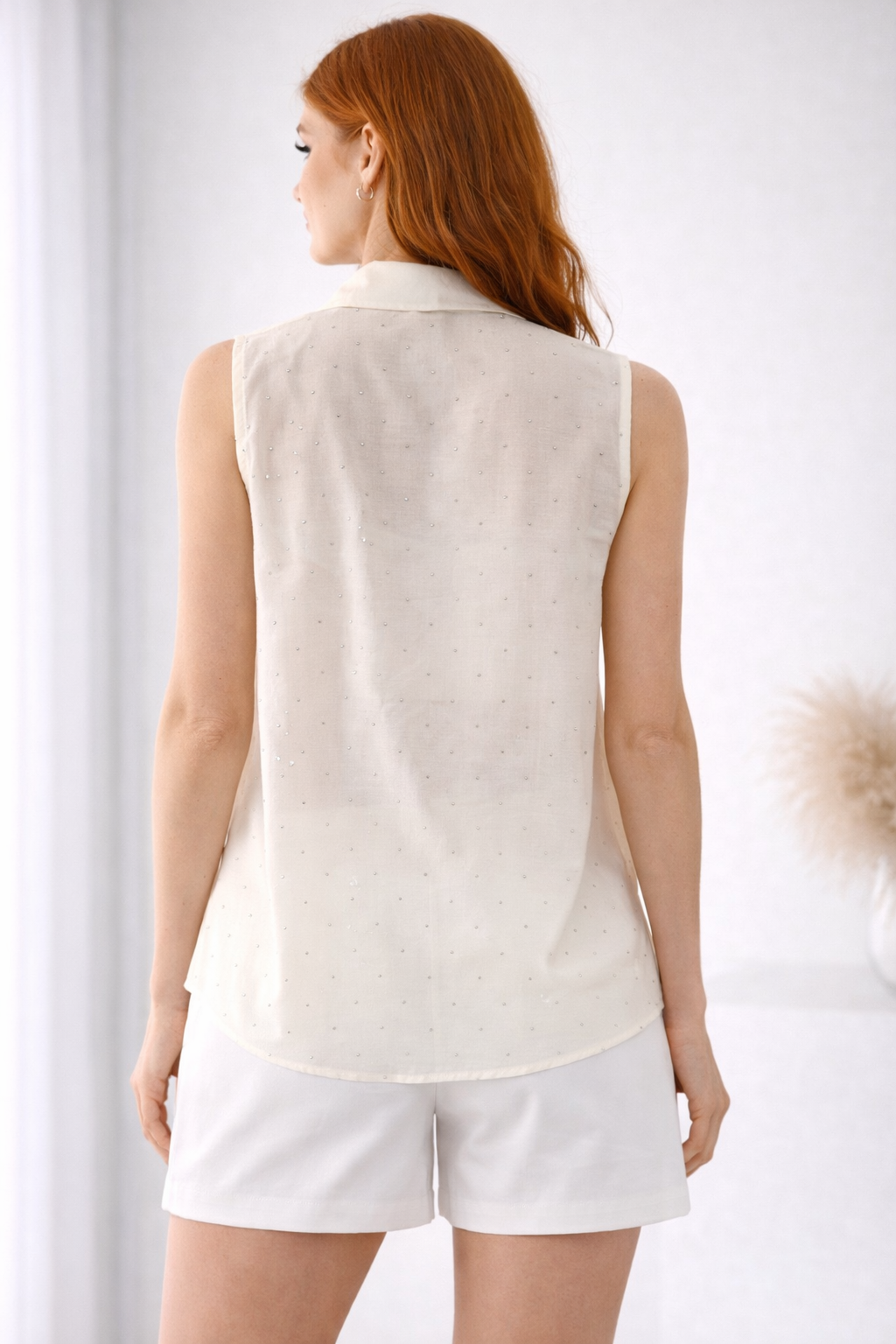 Camicia smanicata con strass