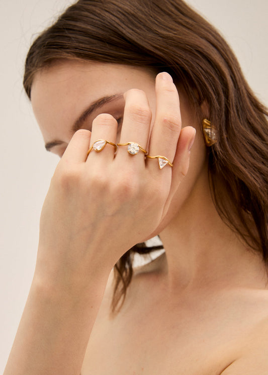 Anello thin con pietra triangolare