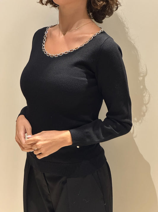 Maglia scollo ampio catena