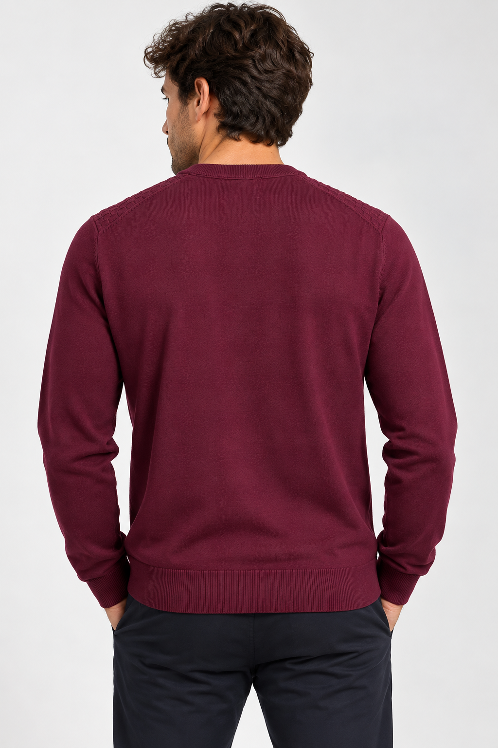 Pull girocollo con punti in contrasto
