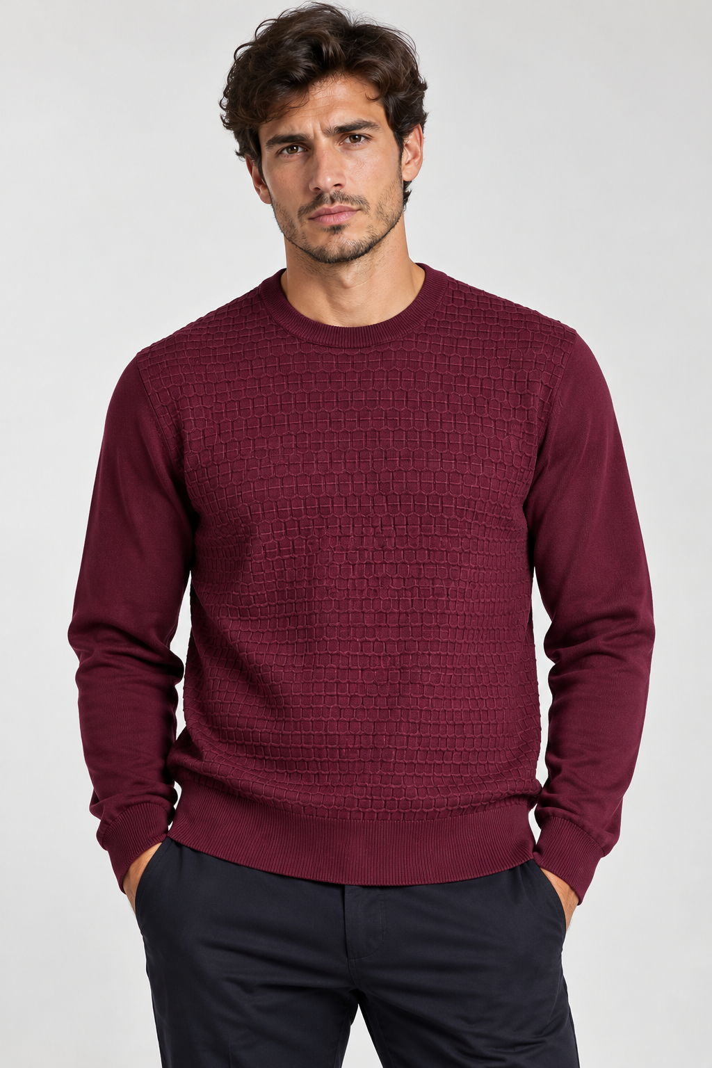 Pull girocollo con punti in contrasto