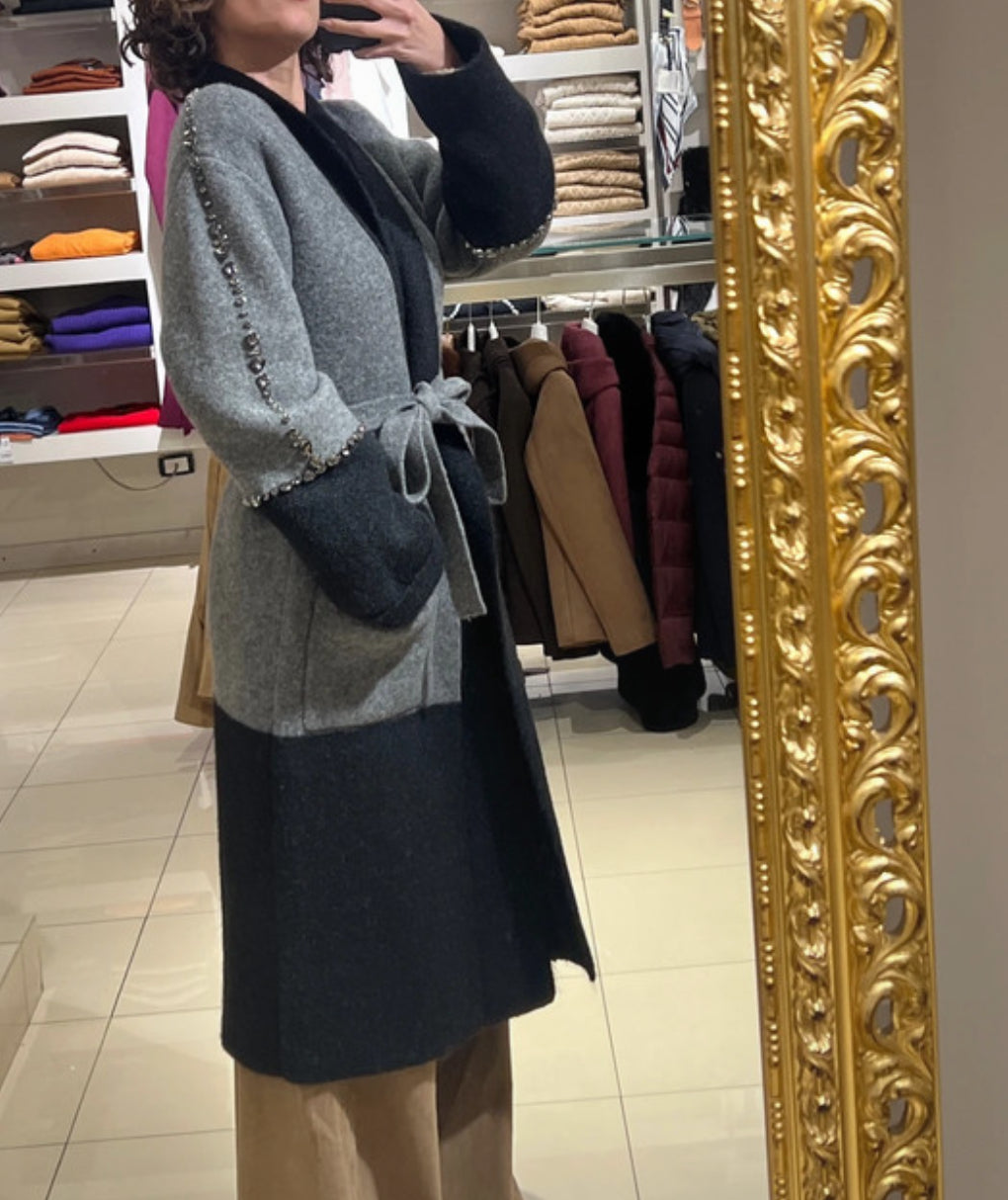 Cappotto Vicolo grigio e nero pietre
