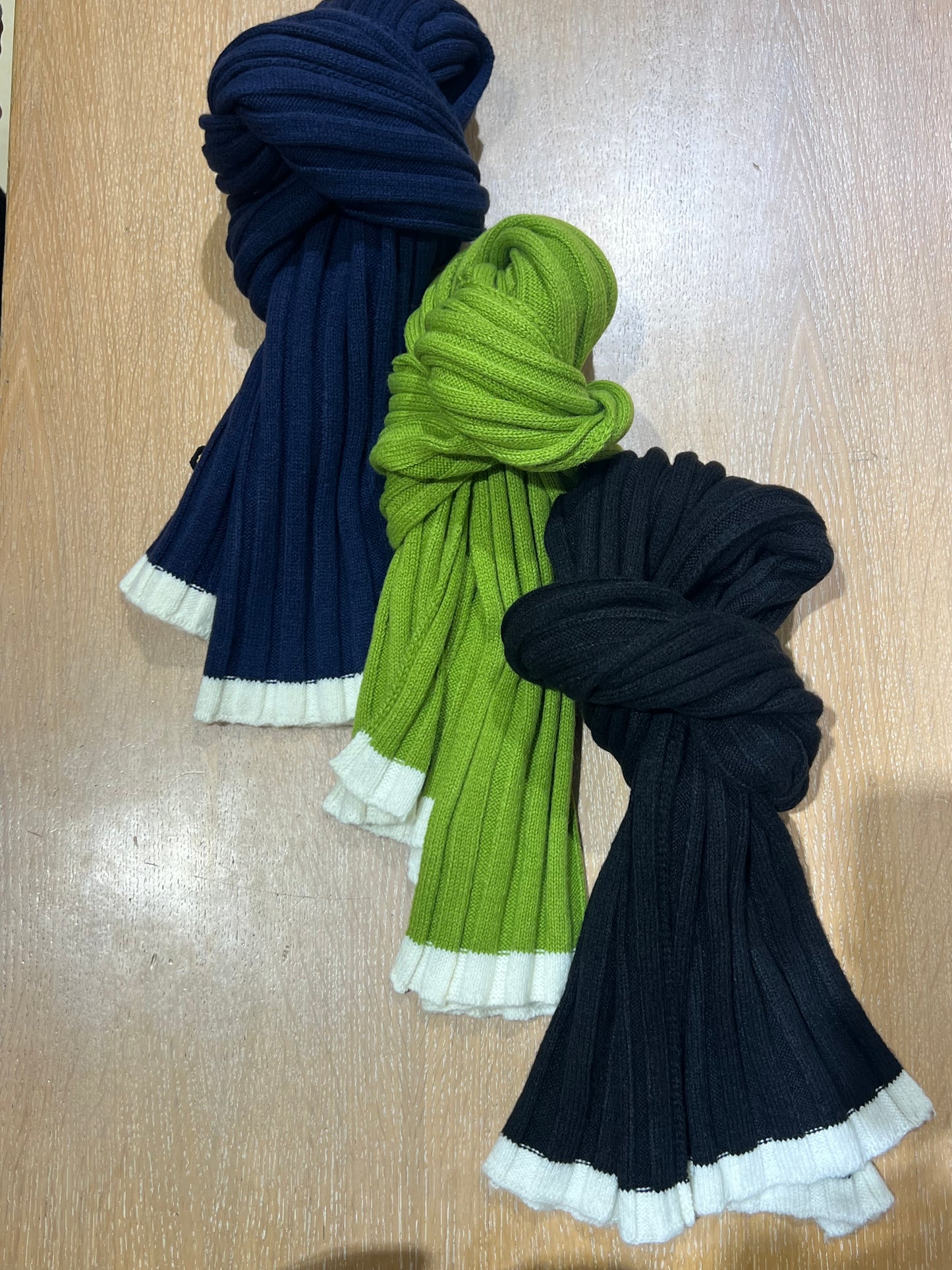 Sciarpa a coste c/contr: