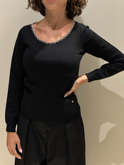Maglia scollo ampio catena