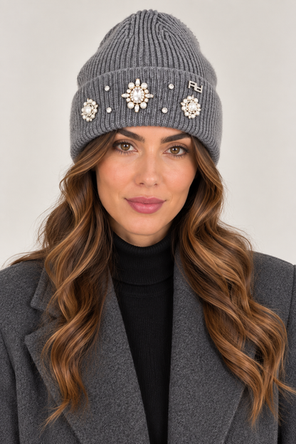 CAPPELLO CON APPLICAZIONI PERLE-