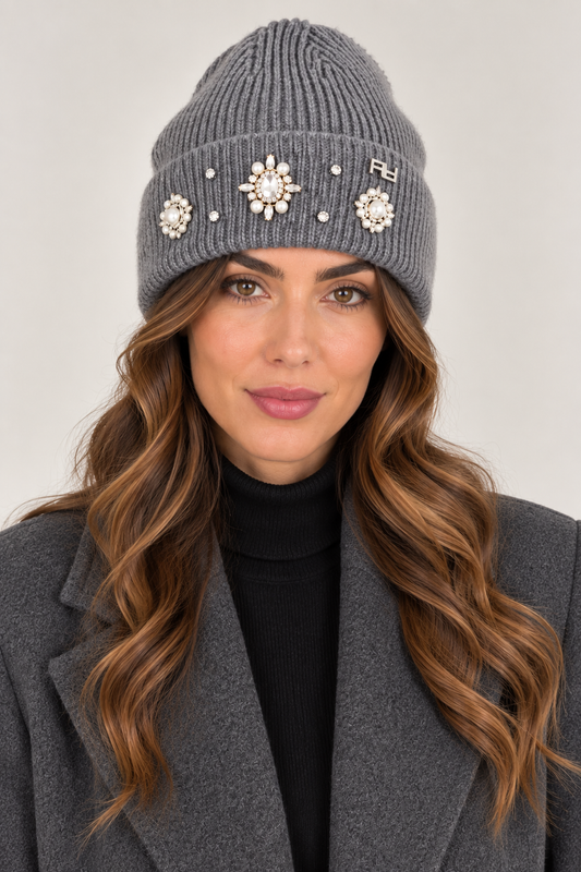 CAPPELLO CON APPLICAZIONI PERLE-