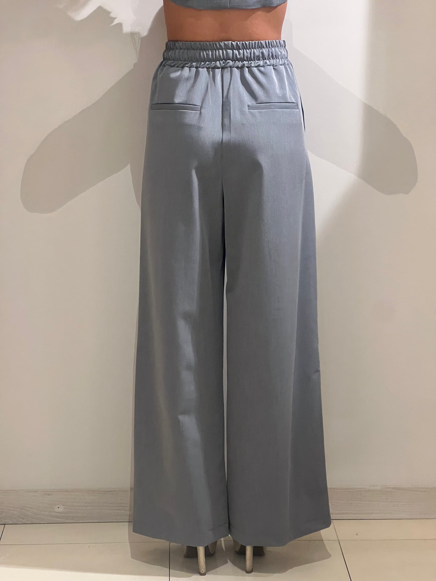 Pantalone ampio con coulisse grigio