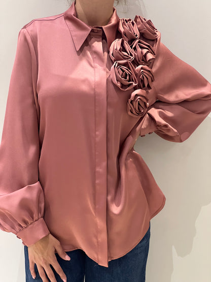 Camicia in satin con i fiori