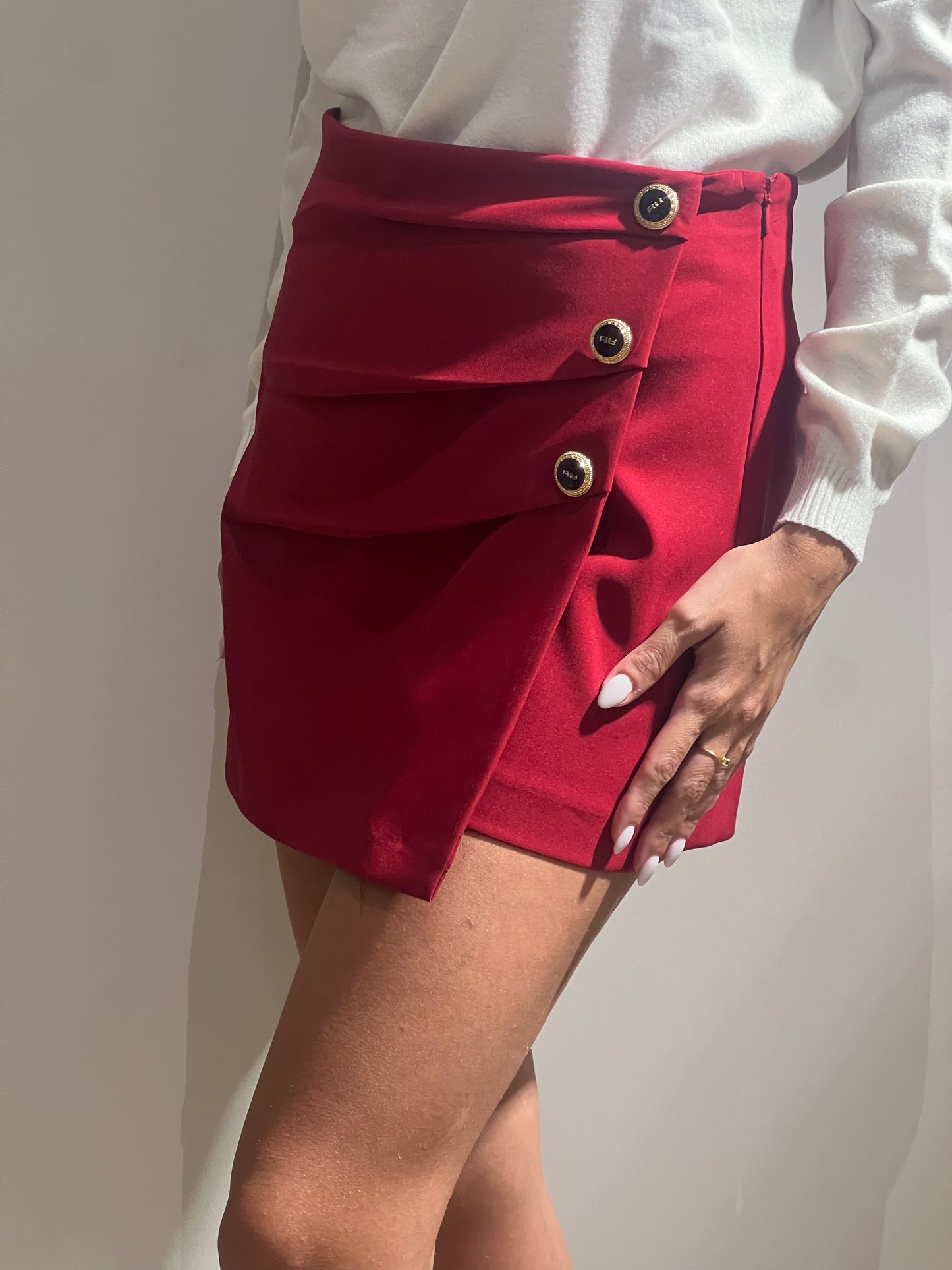 Shorts con pannello bottoni