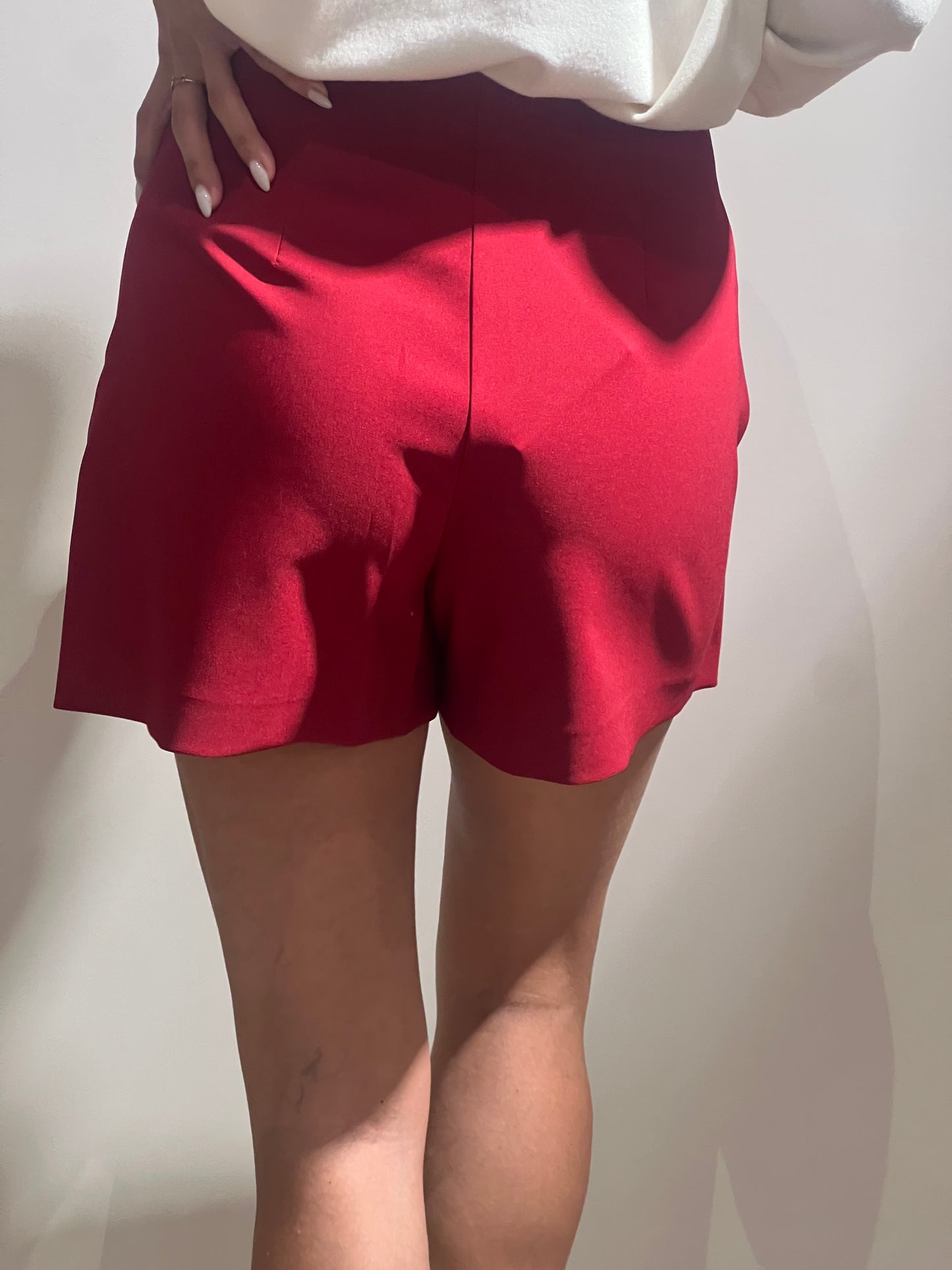 Shorts con pannello bottoni