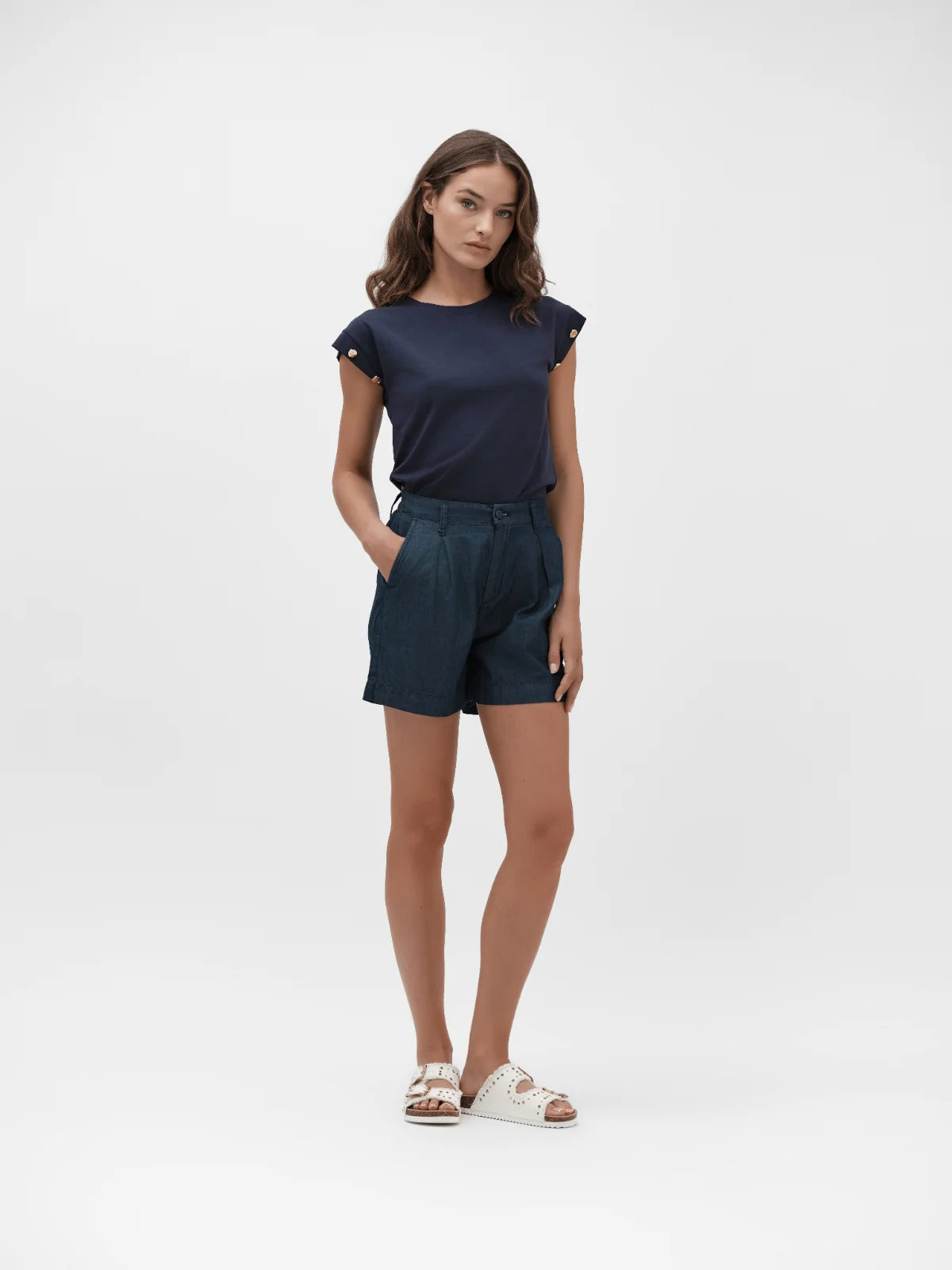 T-Shirt Smanicata Con Bottoni Oro