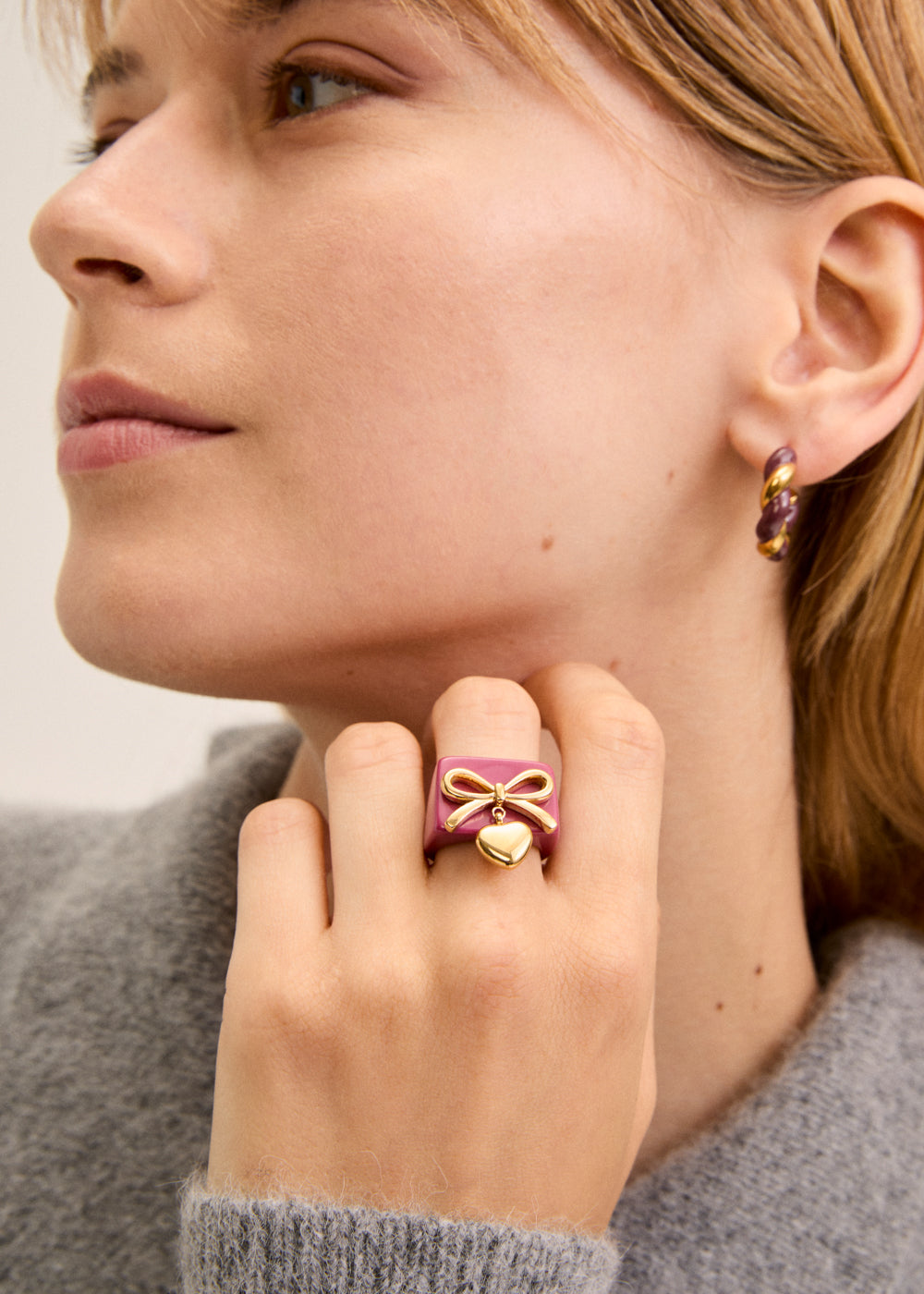 Anello demure over fiocco/cuore