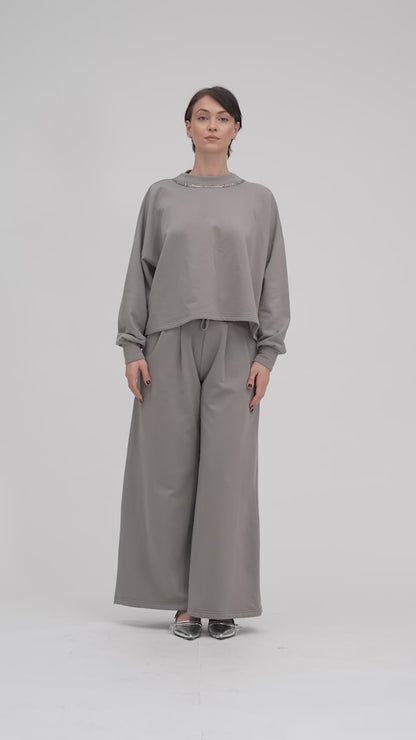 Tuta con passamaneria strass